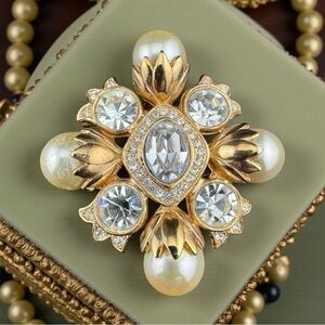 VINTAGE 1880s Victorian-Inspired Crystal and Faux Pearl Maltese Cross Brooch